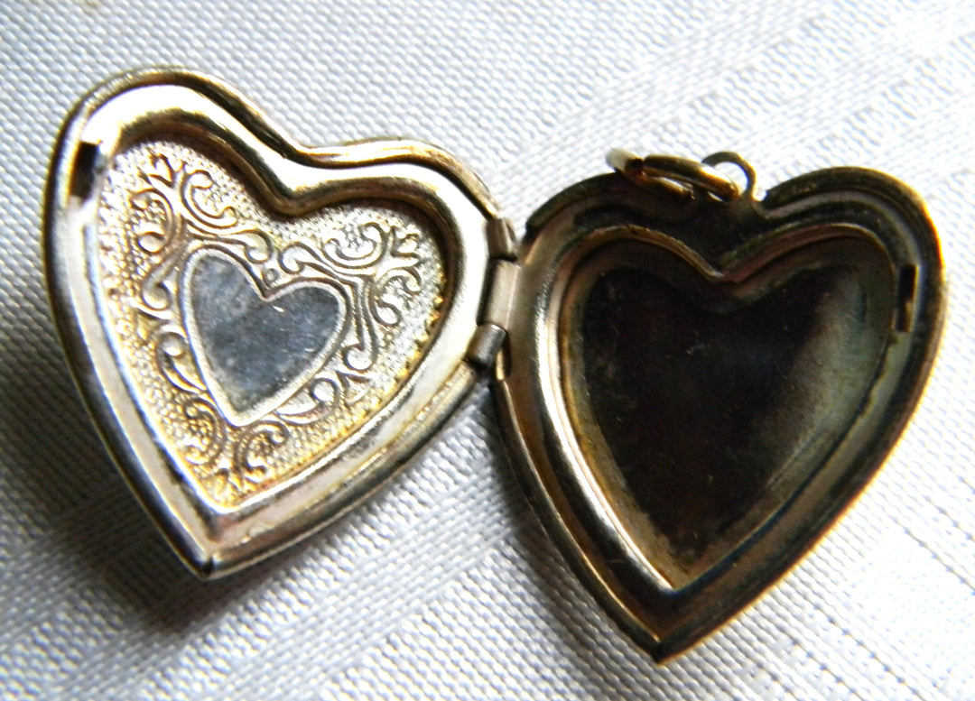 p464 Unique Heart Locket Filigree Design Silver Pendant (No chain)