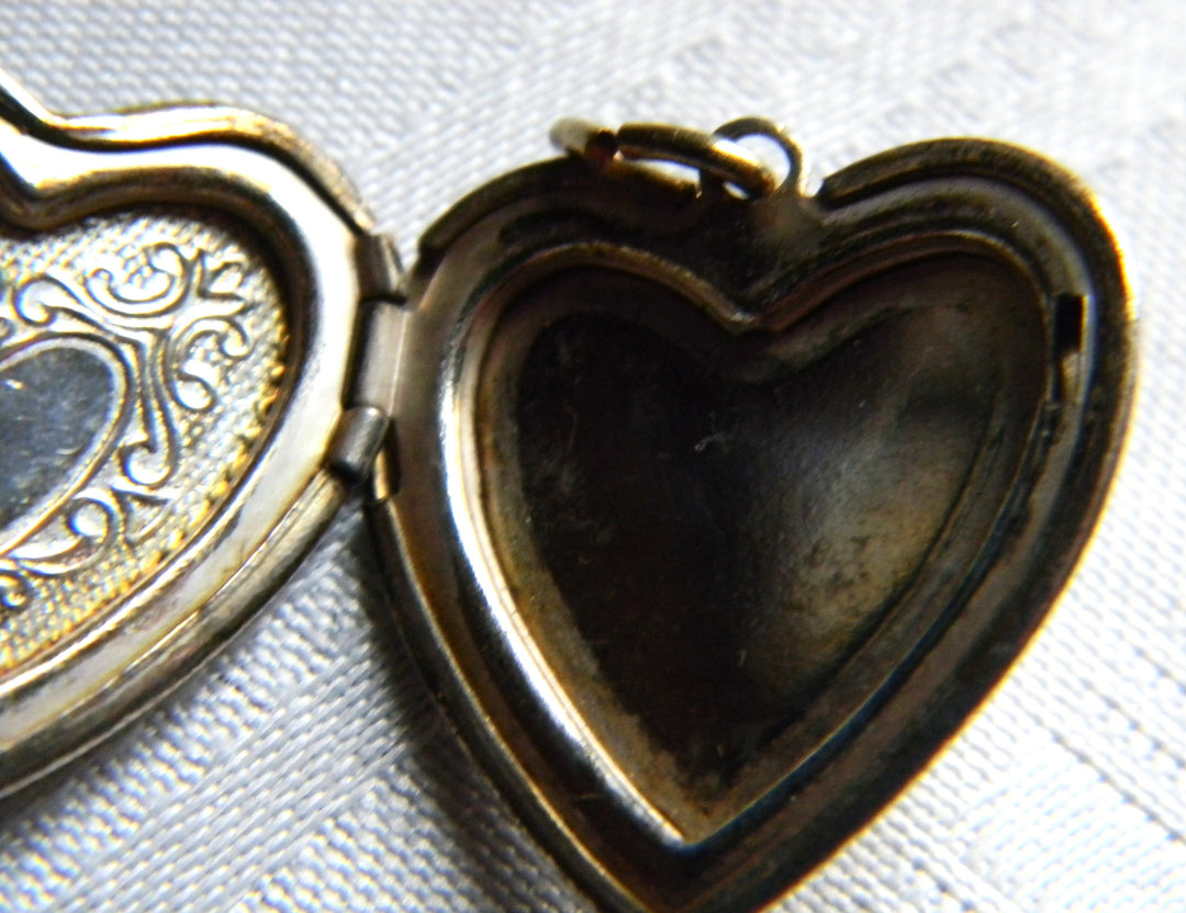 p464 Unique Heart Locket Filigree Design Silver Pendant (No chain)