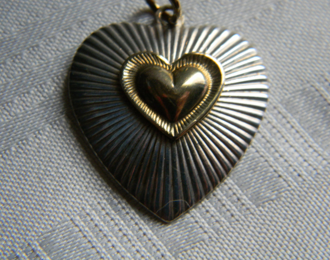 p463 Unique Ribbed Heart Design Silver/ Gold Pendant (No chain)
