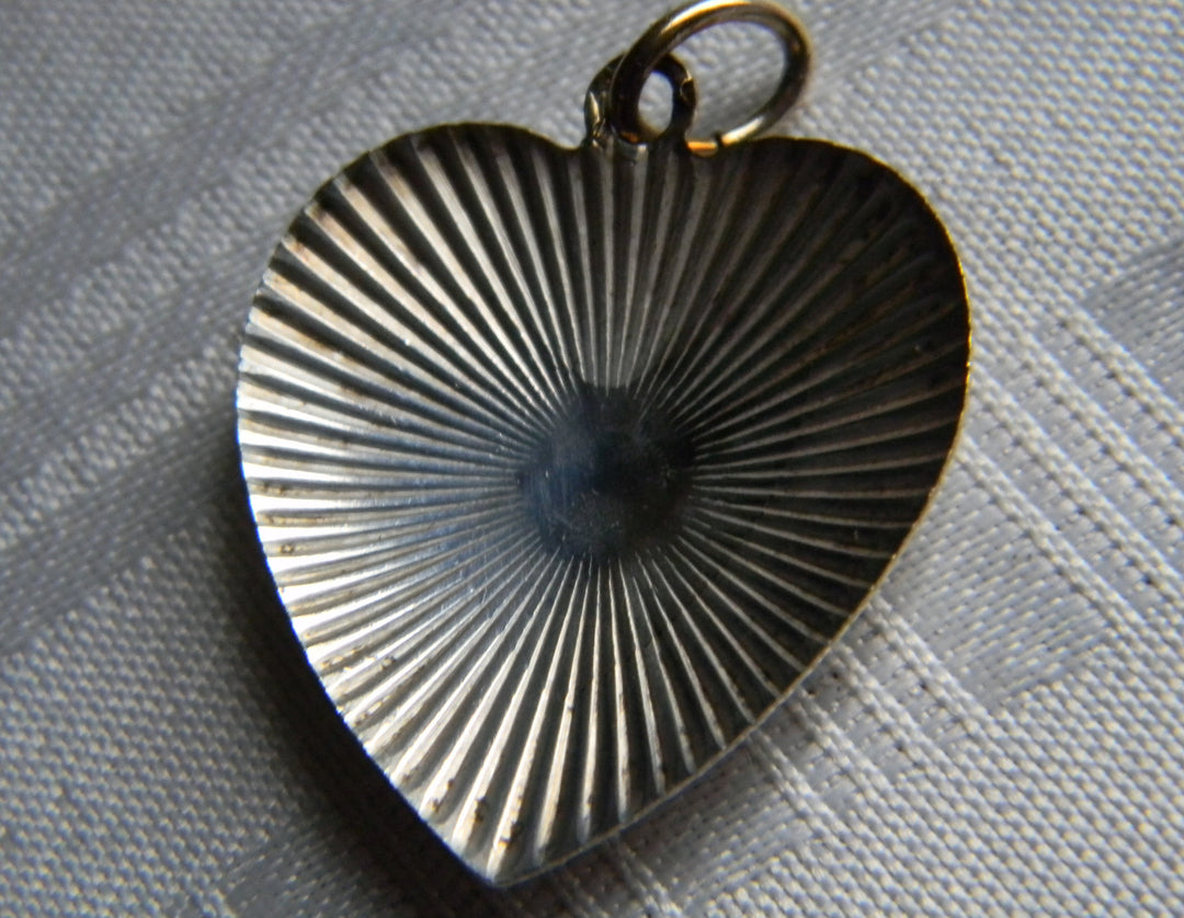 p463 Unique Ribbed Heart Design Silver/ Gold Pendant (No chain)