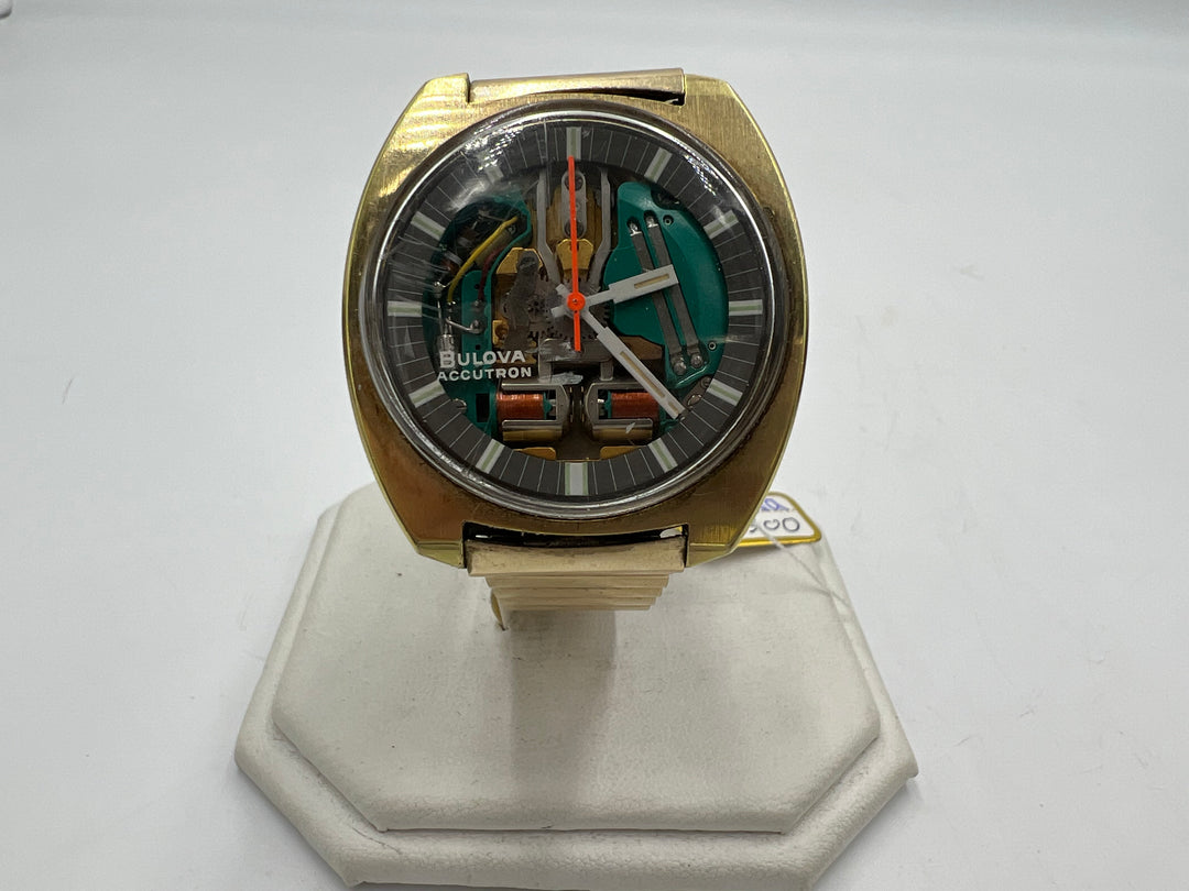u080 Bulova Accutron Spaceview 38mm Quartz 18kt Heavy Gold Plated