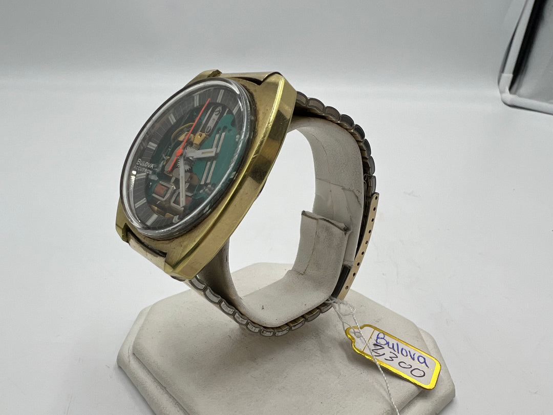 u080 Bulova Accutron Spaceview 38mm Quartz 18kt Heavy Gold Plated