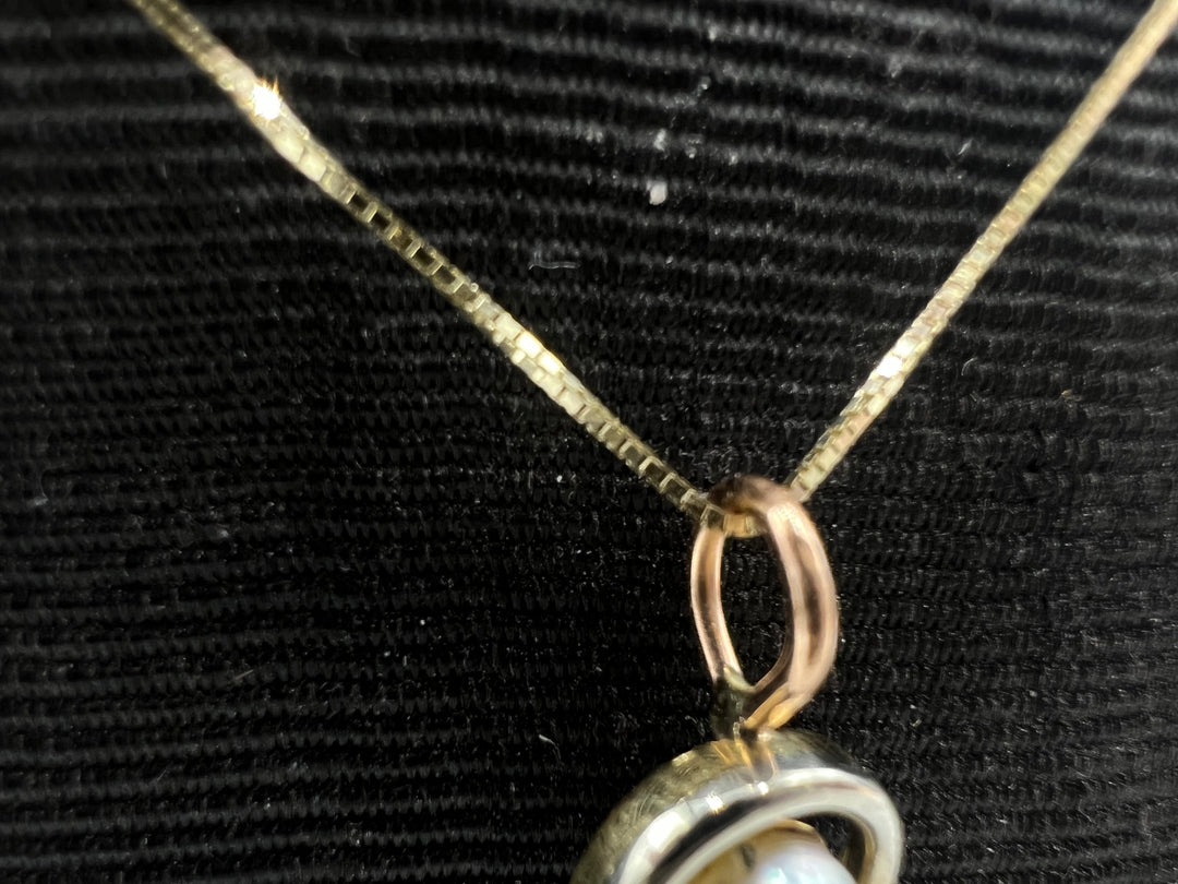 u122 Lovely Ladies Vintage 14kt Gold Pearl Pendant 16" Box Chain