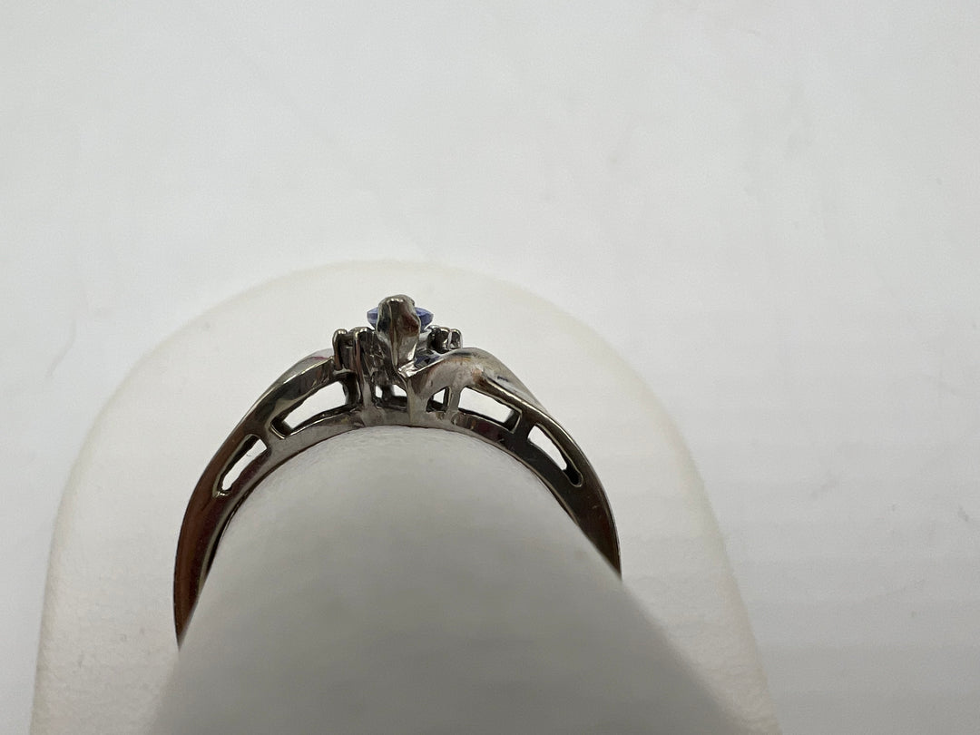 u133 Simplistic 10kt White Gold Tanzanite Ring Size 7.5