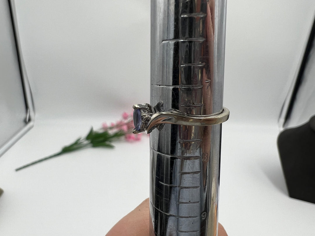 u133 Simplistic 10kt White Gold Tanzanite Ring Size 7.5