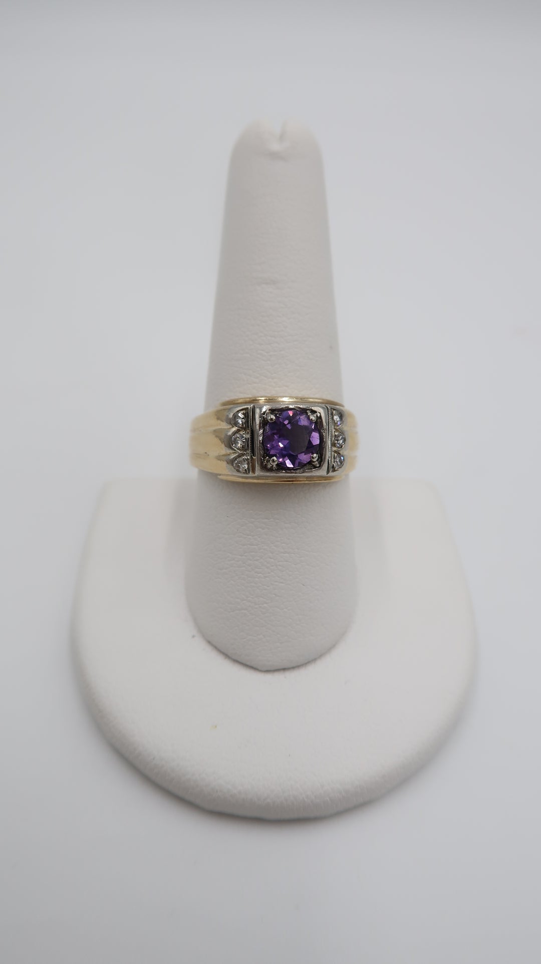 t526 14k Yellow Gold .03 TDW Diamond Amethyst Ring Size 9 1/4
