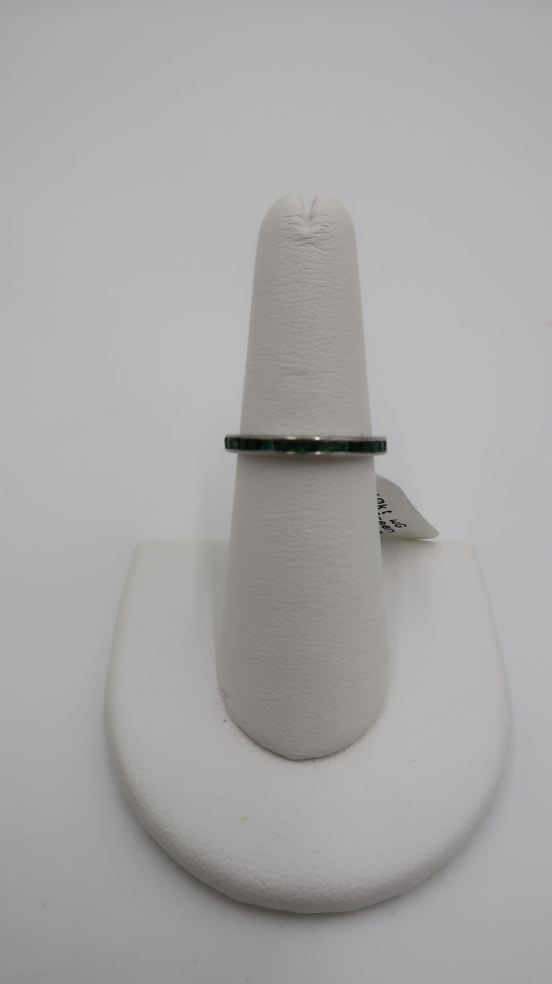 t529 10k White Gold Synthetic Green Stone Ring Size 6 1/4