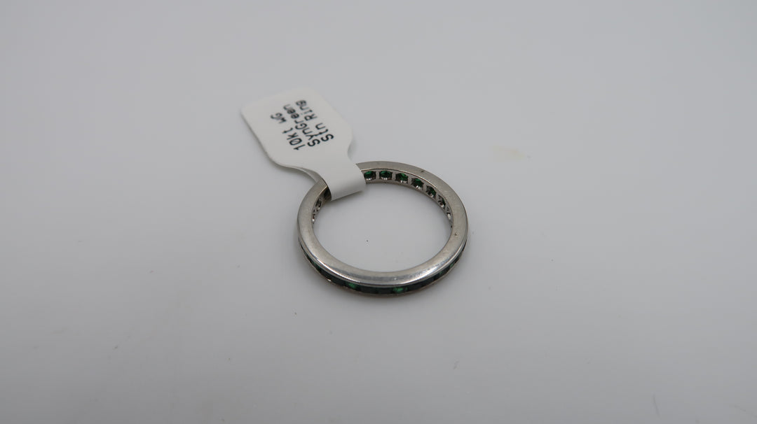 t529 10k White Gold Synthetic Green Stone Ring Size 6 1/4