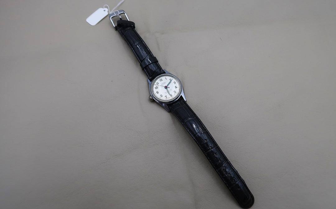 p472 Vintage Agora 1940's Left Handed Men's Wrist Watch in Silver Tone