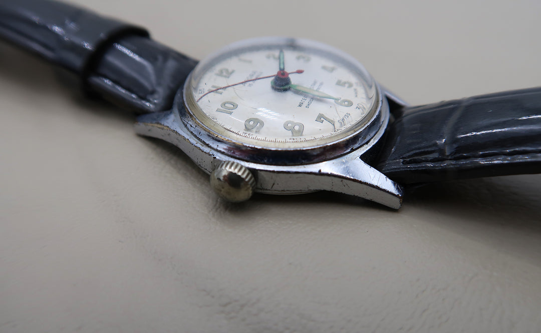 p472 Vintage Agora 1940's Left Handed Men's Wrist Watch in Silver Tone