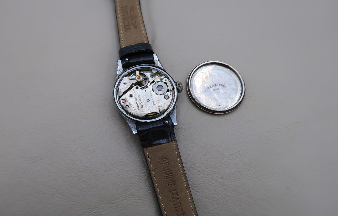 p472 Vintage Agora 1940's Left Handed Men's Wrist Watch in Silver Tone