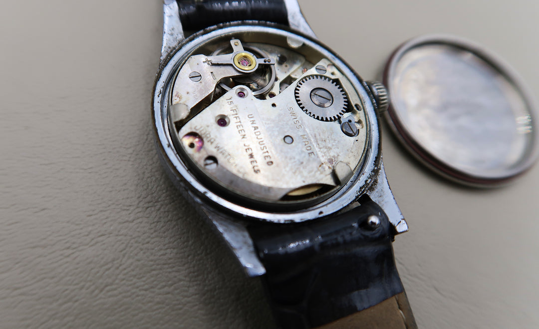 p472 Vintage Agora 1940's Left Handed Men's Wrist Watch in Silver Tone