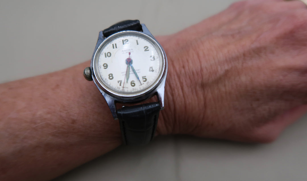 p472 Vintage Agora 1940's Left Handed Men's Wrist Watch in Silver Tone
