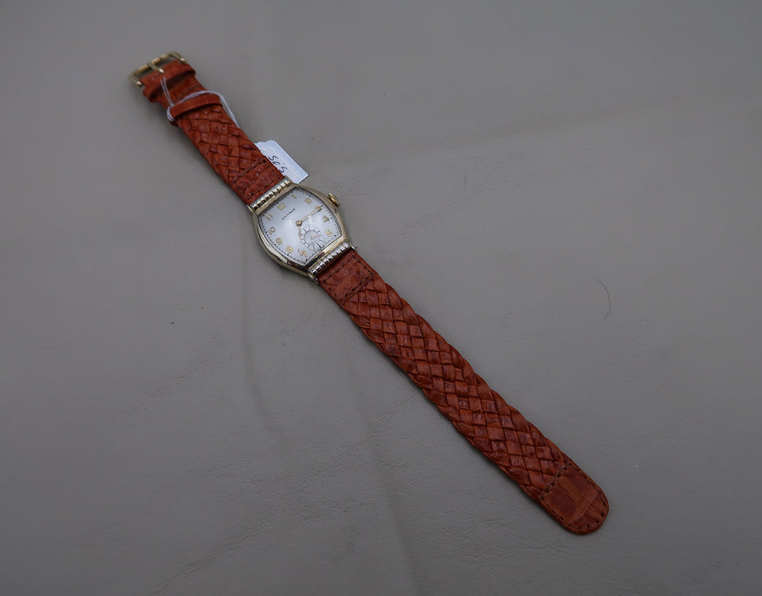 p473 Vintage Benrus 1950's Men's Wrist Watch in Gold Tone