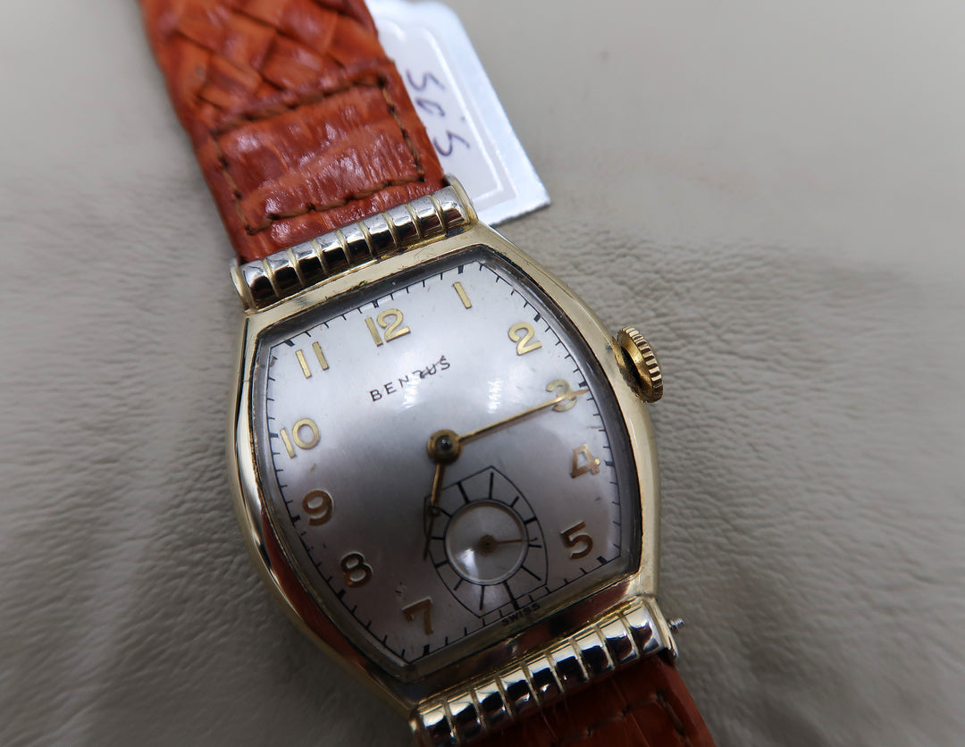 p473 Vintage Benrus 1950's Men's Wrist Watch in Gold Tone