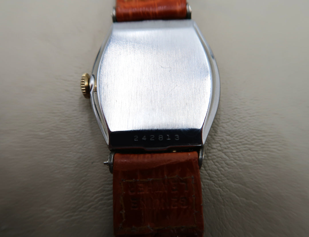 p473 Vintage Benrus 1950's Men's Wrist Watch in Gold Tone