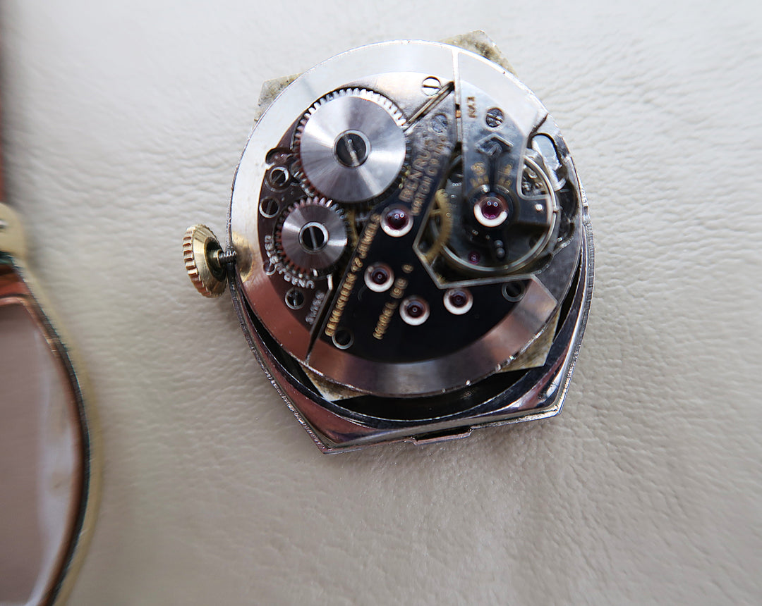 p473 Vintage Benrus 1950's Men's Wrist Watch in Gold Tone