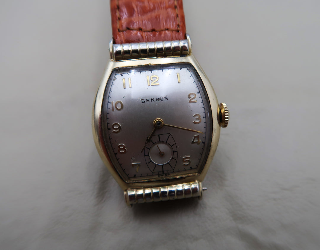 p473 Vintage Benrus 1950's Men's Wrist Watch in Gold Tone