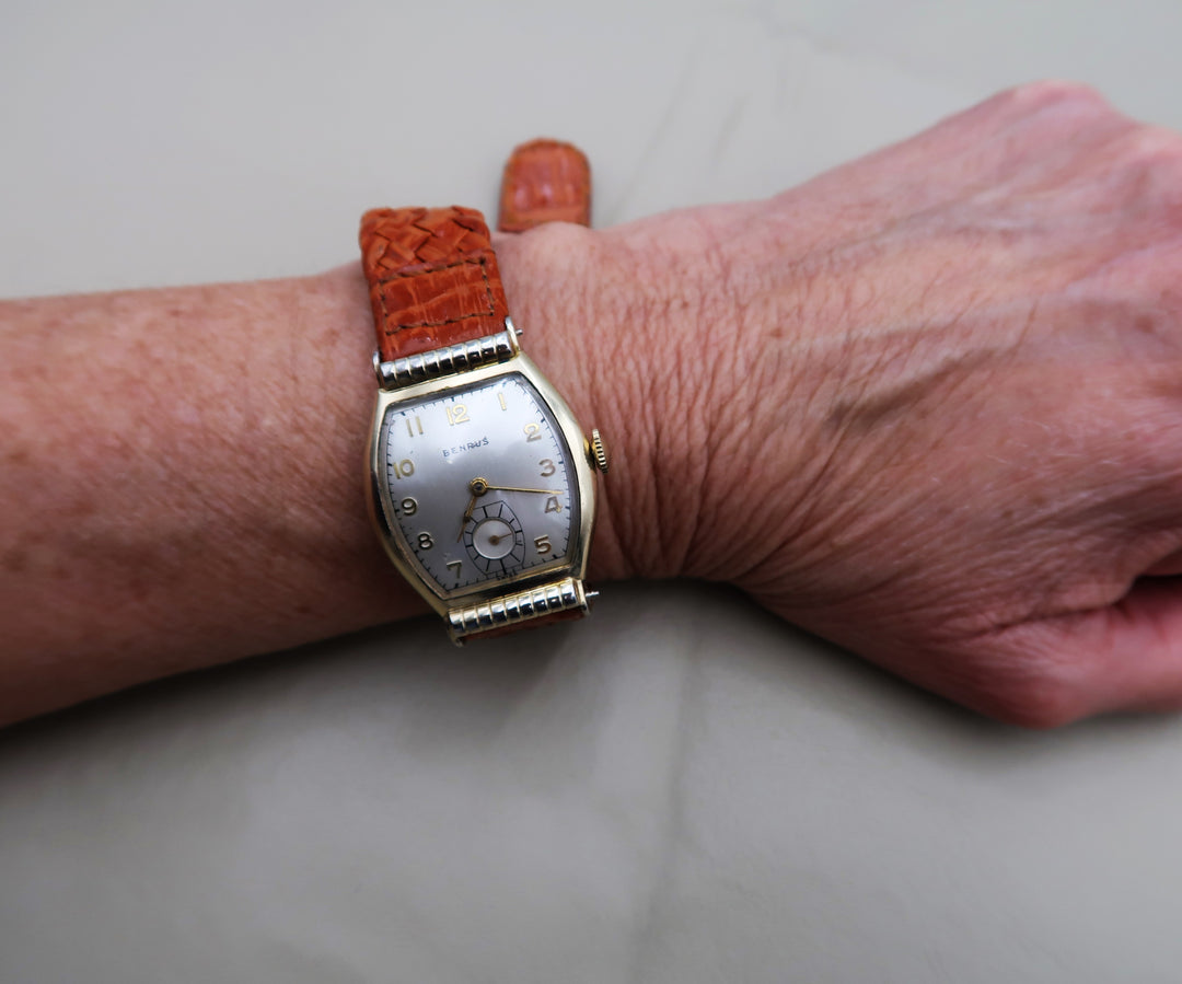 p473 Vintage Benrus 1950's Men's Wrist Watch in Gold Tone