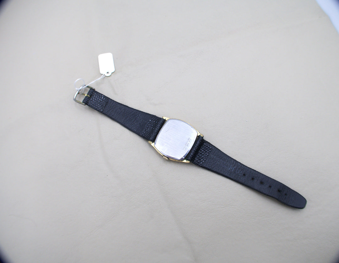 p474 Vintage Wittnauer 1970's Men's Wrist Watch in Gold and Black