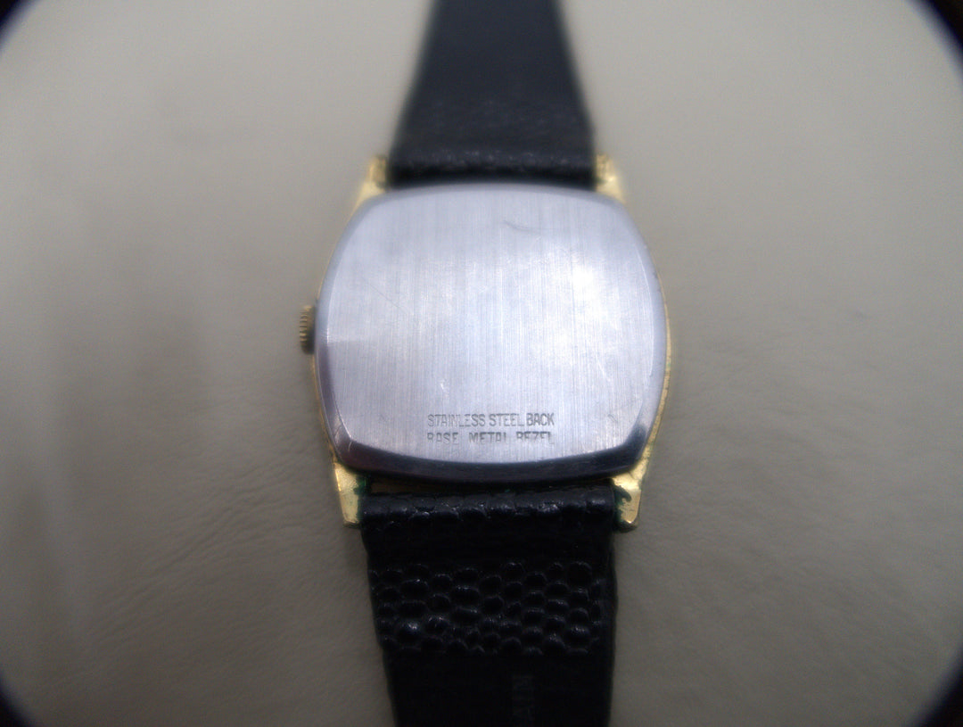 p474 Vintage Wittnauer 1970's Men's Wrist Watch in Gold and Black