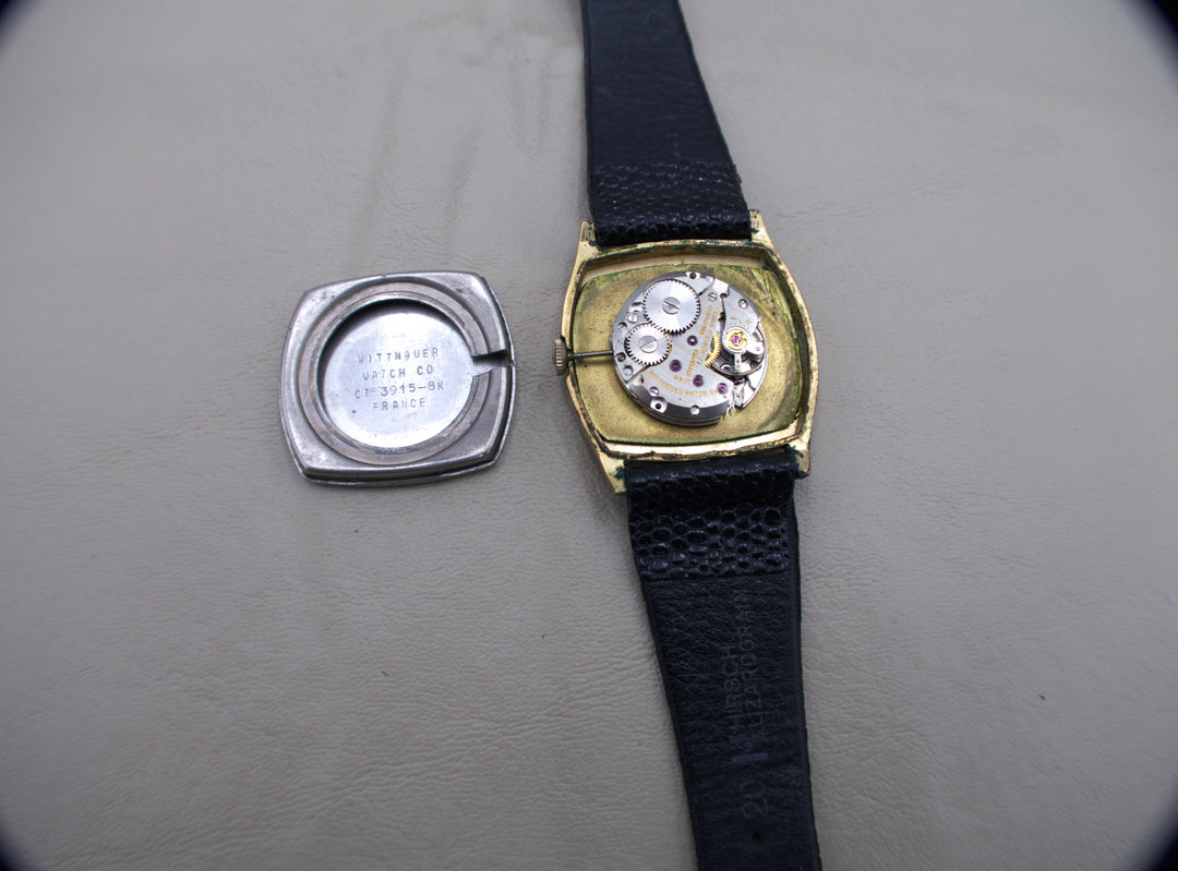 p474 Vintage Wittnauer 1970's Men's Wrist Watch in Gold and Black