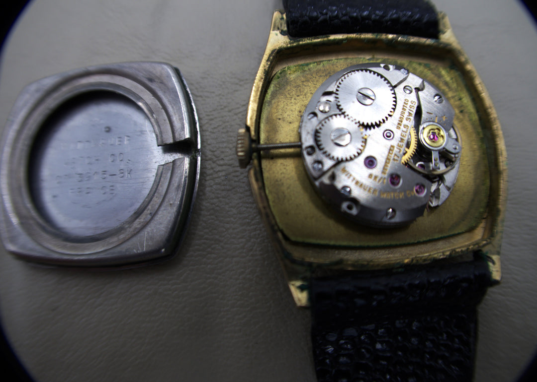 p474 Vintage Wittnauer 1970's Men's Wrist Watch in Gold and Black