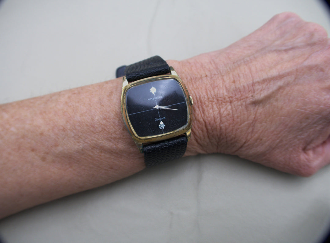 p474 Vintage Wittnauer 1970's Men's Wrist Watch in Gold and Black