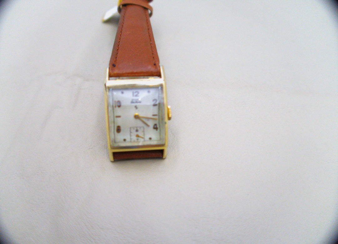p476 Vintage Elgin Deluxe 1950's Men's Wrist Watch in 10k Gold Filled