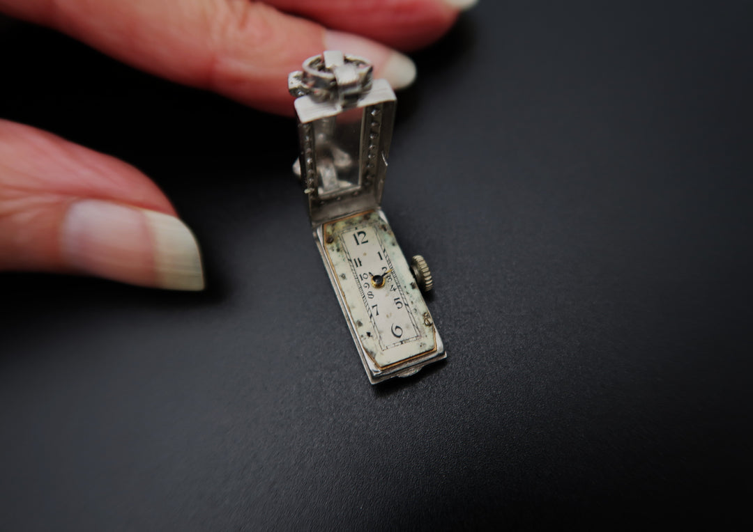 p496 Vintage 1930's Ladies Swiss Platinum Diamond watch