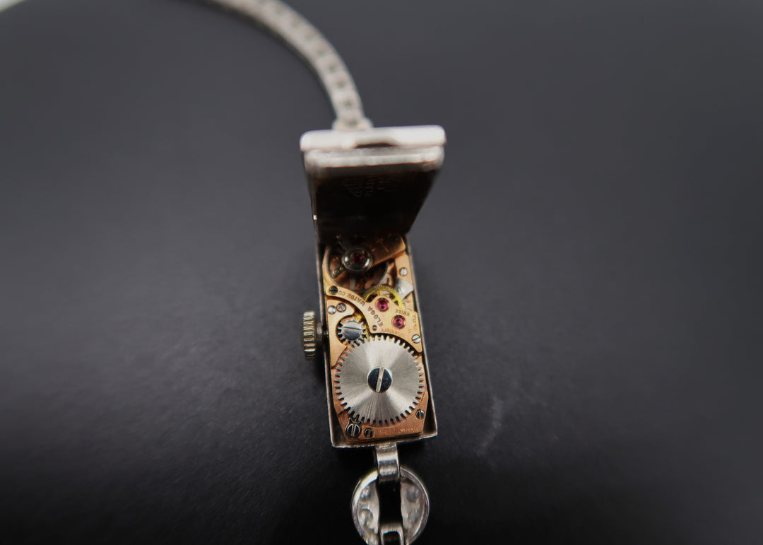 p496 Vintage 1930's Ladies Swiss Platinum Diamond watch