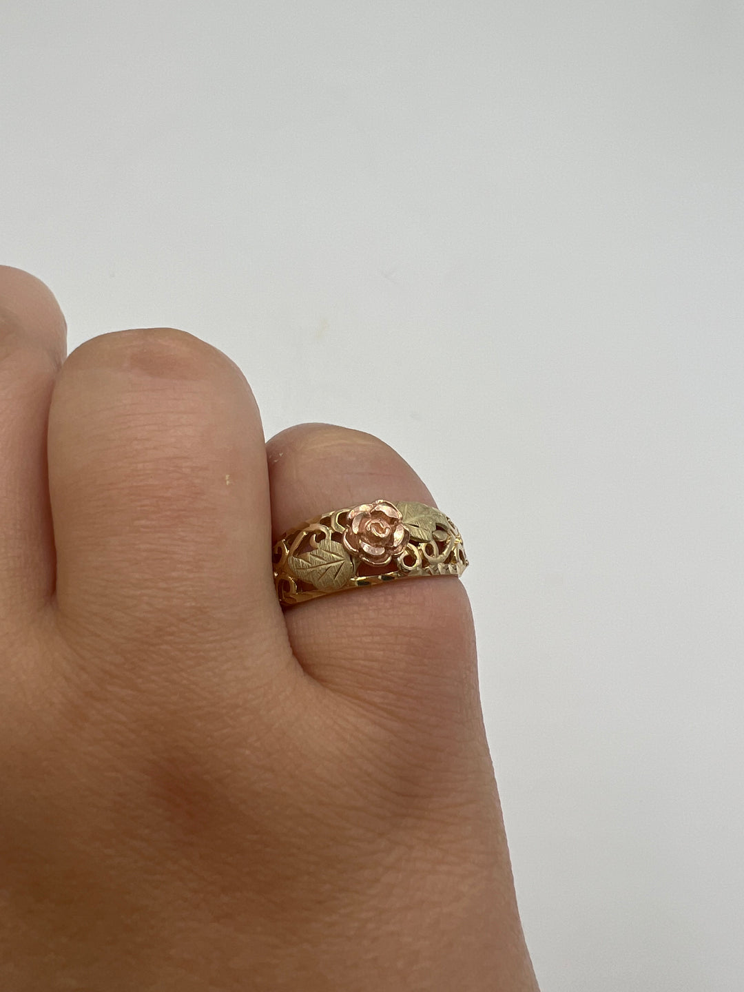 t662 Vintage 10k Yellow Rose Gold Rose Ring