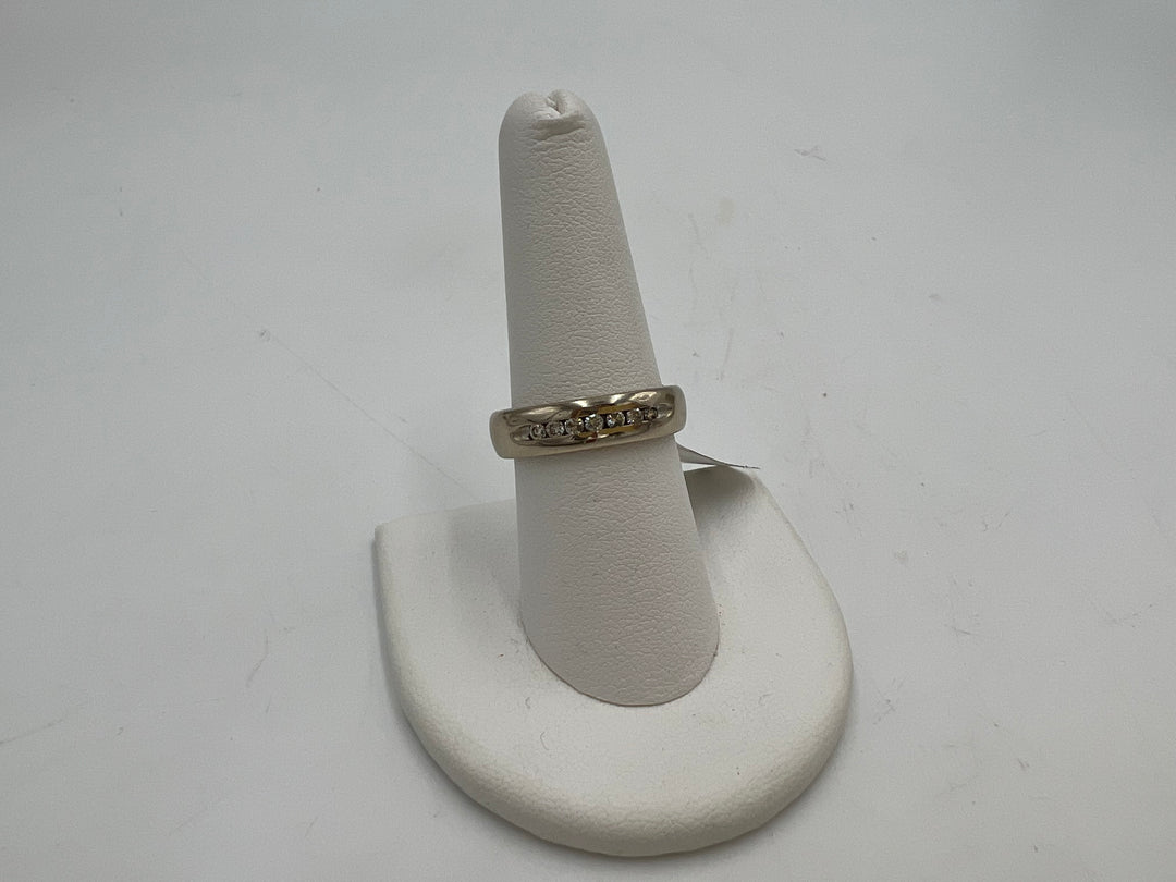 t706 Elegant White Gold and Diamond Wedding Band 5mm