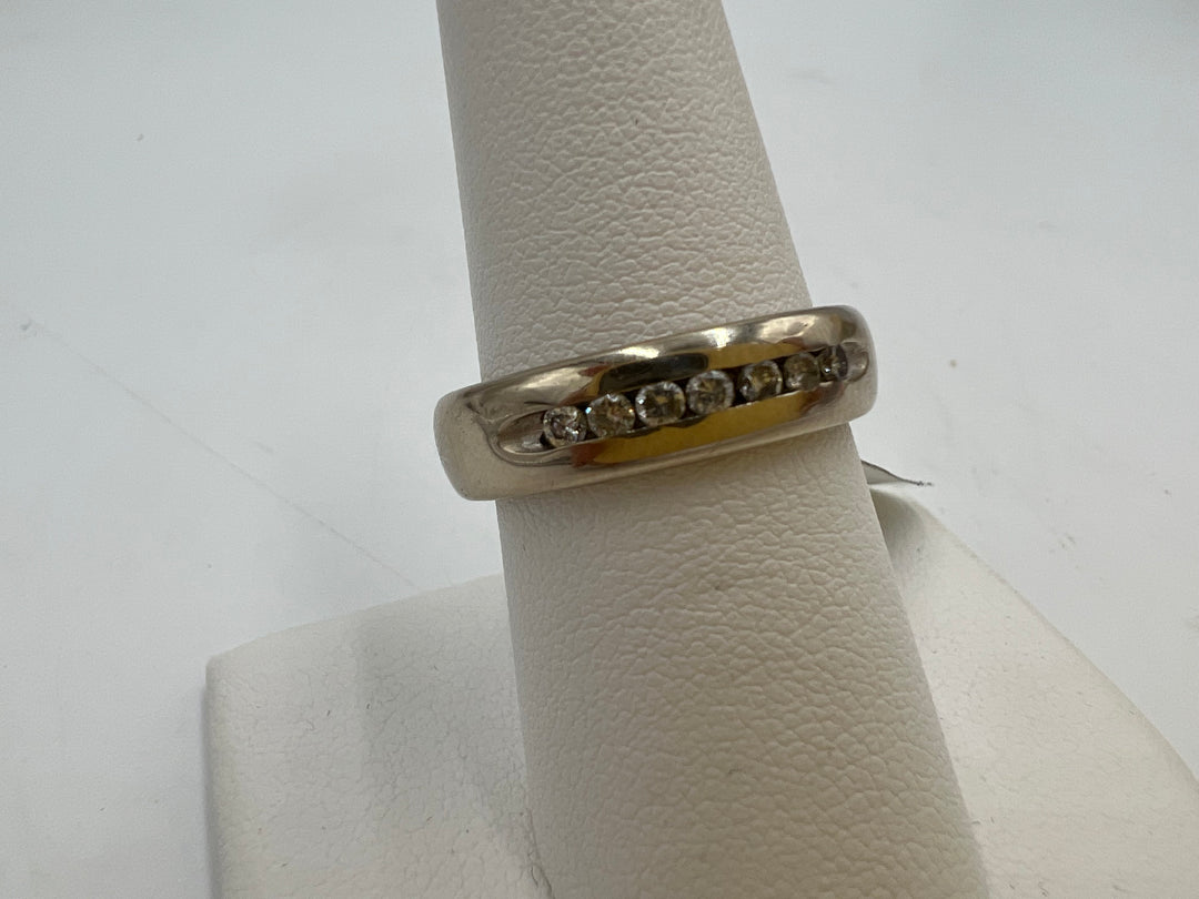 t706 Elegant White Gold and Diamond Wedding Band 5mm