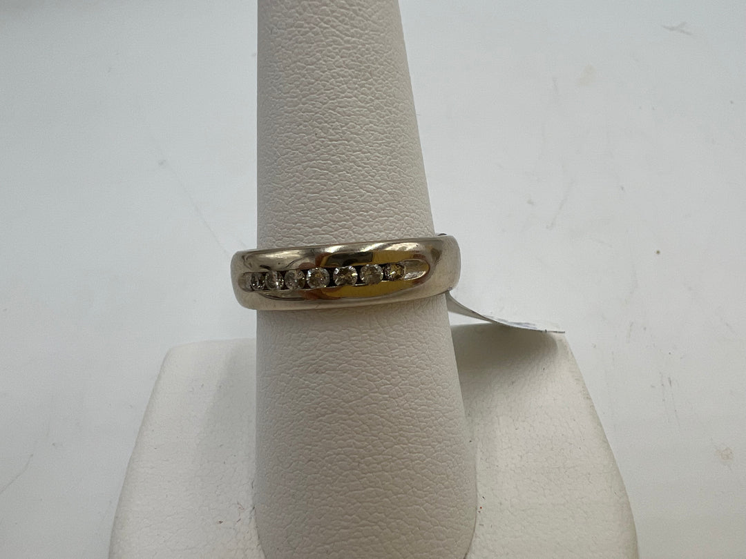 t706 Elegant White Gold and Diamond Wedding Band 5mm