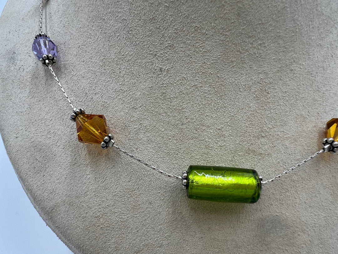 t724 Beautiful Women's Silver and Gemstone Necklace