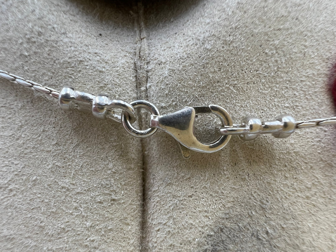 t724 Beautiful Women's Silver and Gemstone Necklace