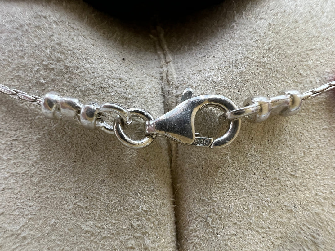 t724 Beautiful Women's Silver and Gemstone Necklace