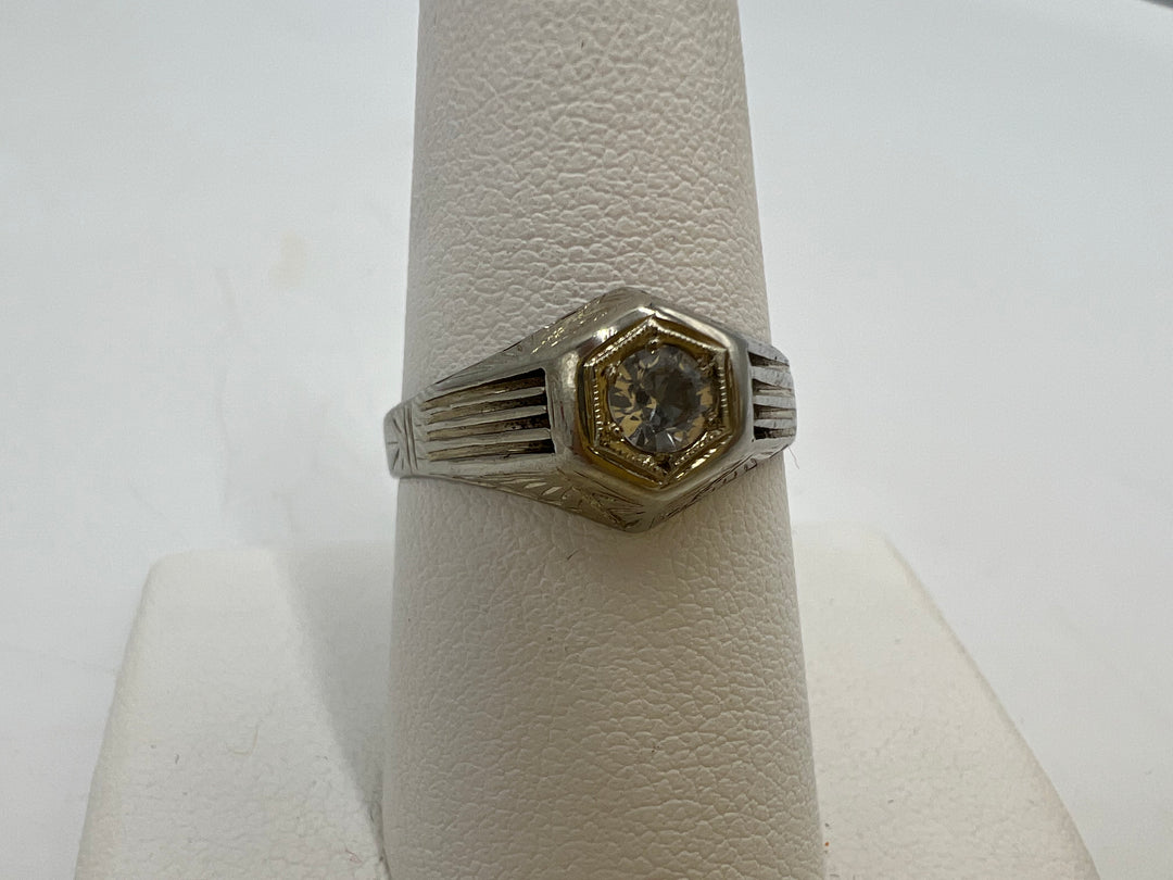 t744 Beautiful Vintage White Gold Cubic Zirconia Engagement Ring