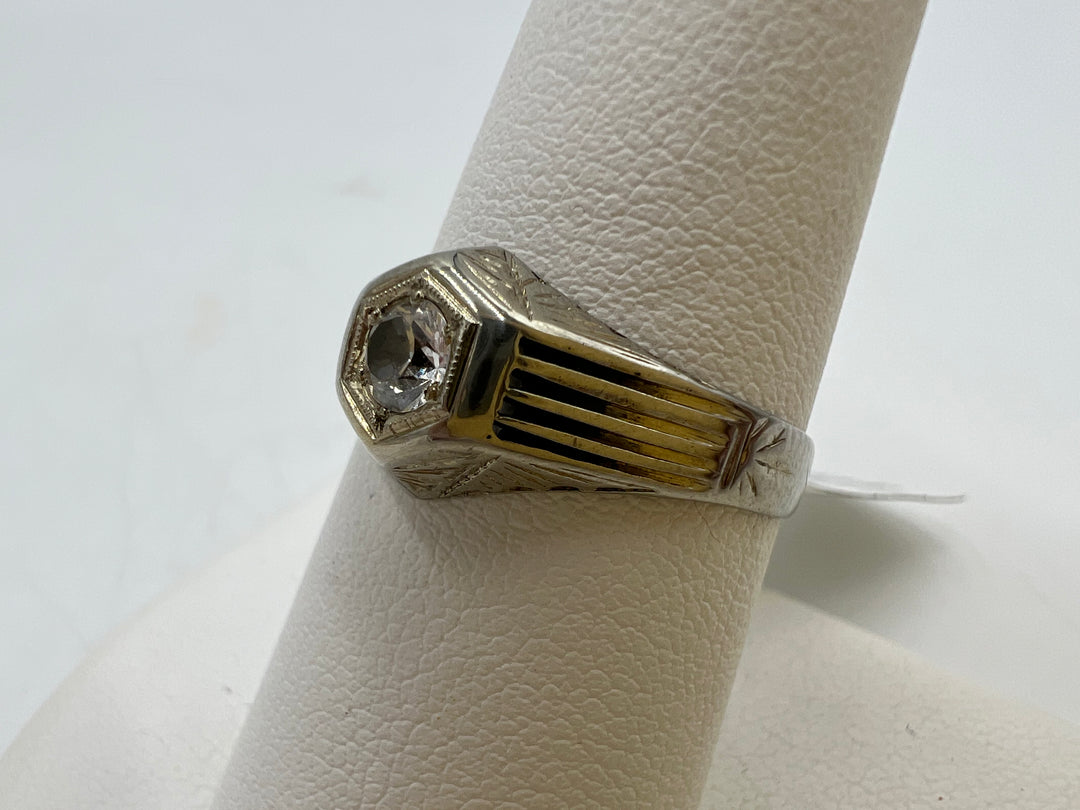 t744 Beautiful Vintage White Gold Cubic Zirconia Engagement Ring