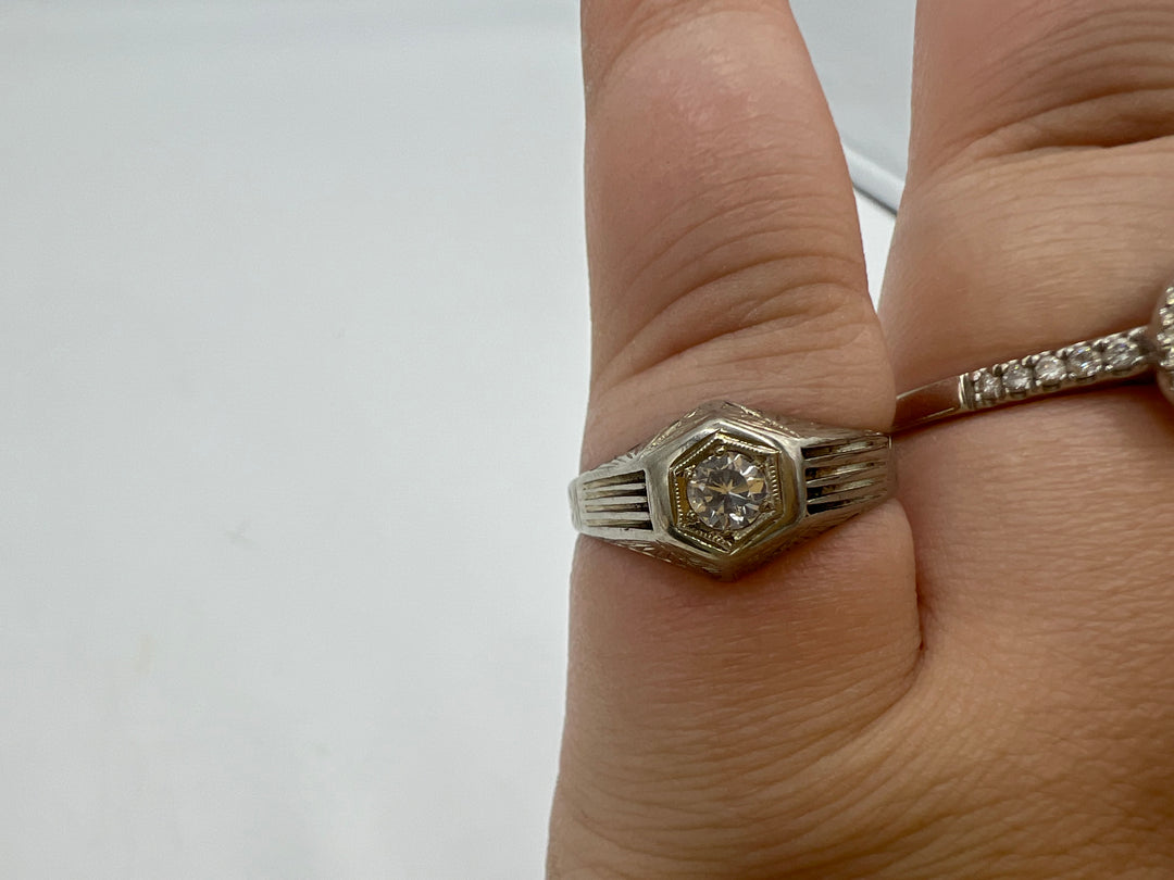 t744 Beautiful Vintage White Gold Cubic Zirconia Engagement Ring