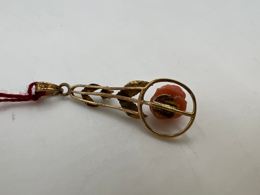 t783 Delicate Yellow Gold Coral Pearl Pendant