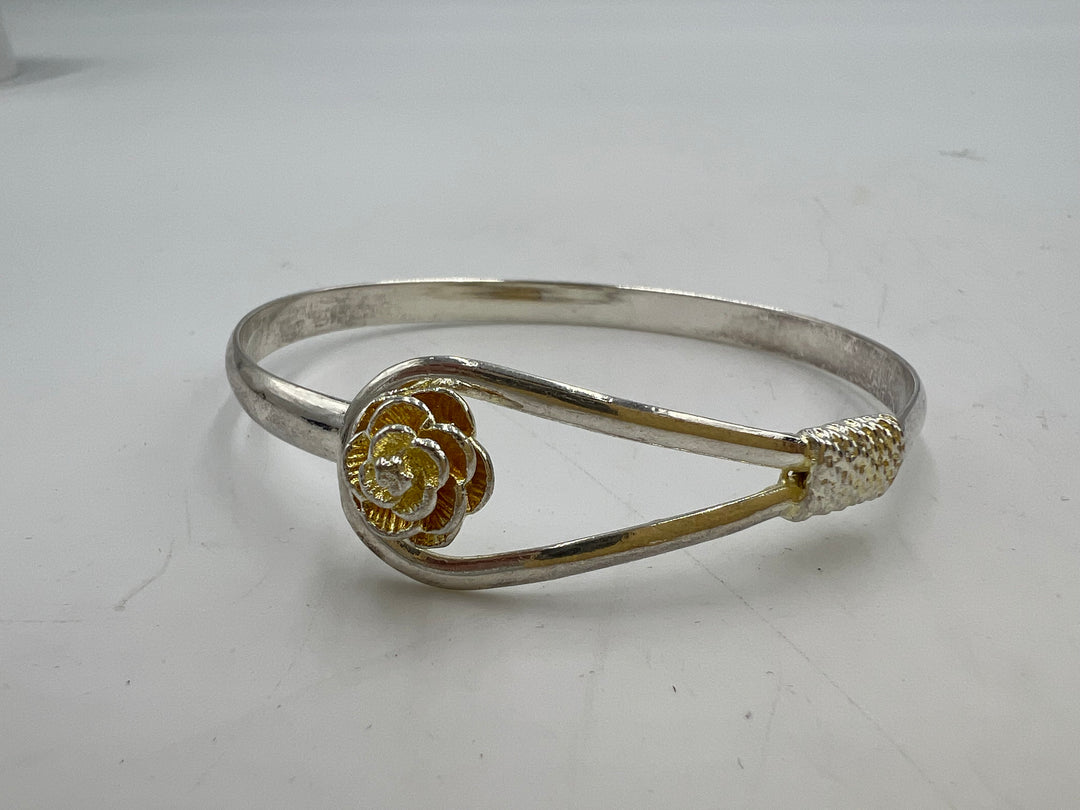 For sale: (1) t830 Beautiful Sterling Silver Flower Wrist Cuff Bracelet