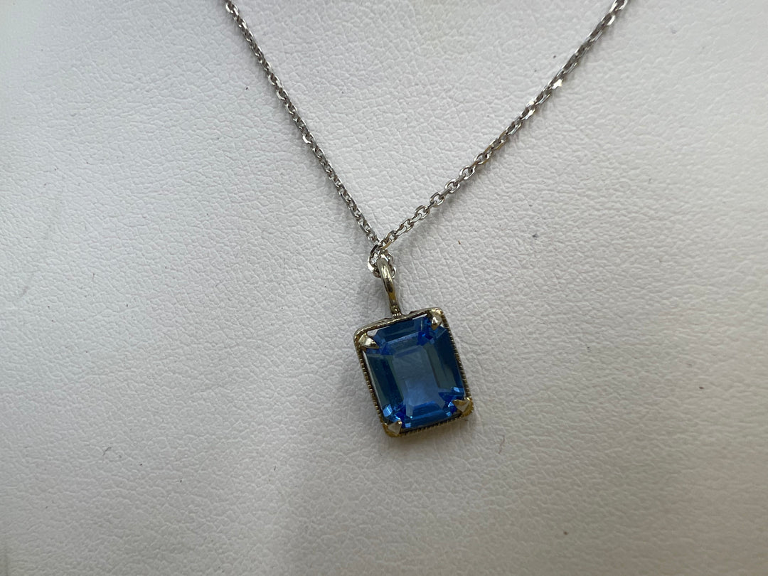 t839 Beautiful White Gold Link Chain Blue Stone Pendant Necklace