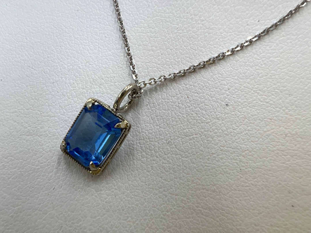 t839 Beautiful White Gold Link Chain Blue Stone Pendant Necklace