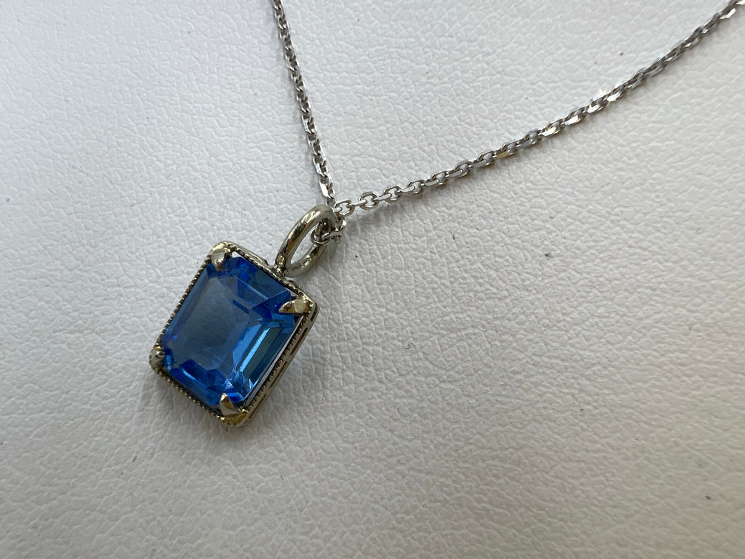 t839 Beautiful White Gold Link Chain Blue Stone Pendant Necklace