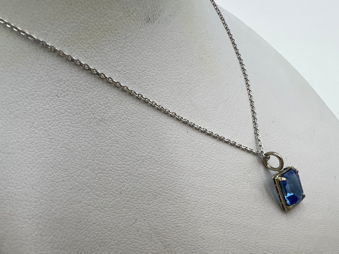 t839 Beautiful White Gold Link Chain Blue Stone Pendant Necklace