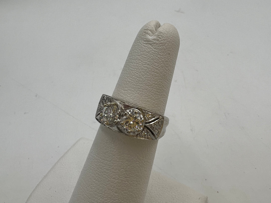 t884 Beautiful 14kt White Gold Diamond Wedding Band