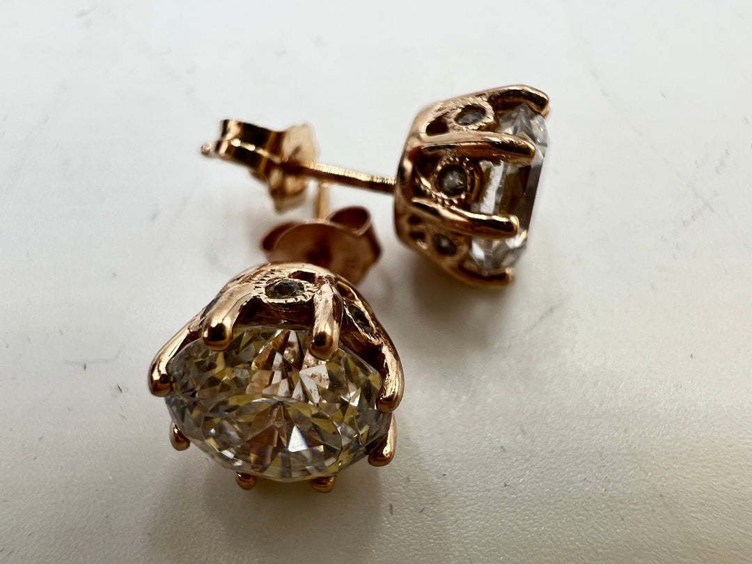 t920 Elegant Cubic Zirconia 925 Sterling Silver Stud Earrings