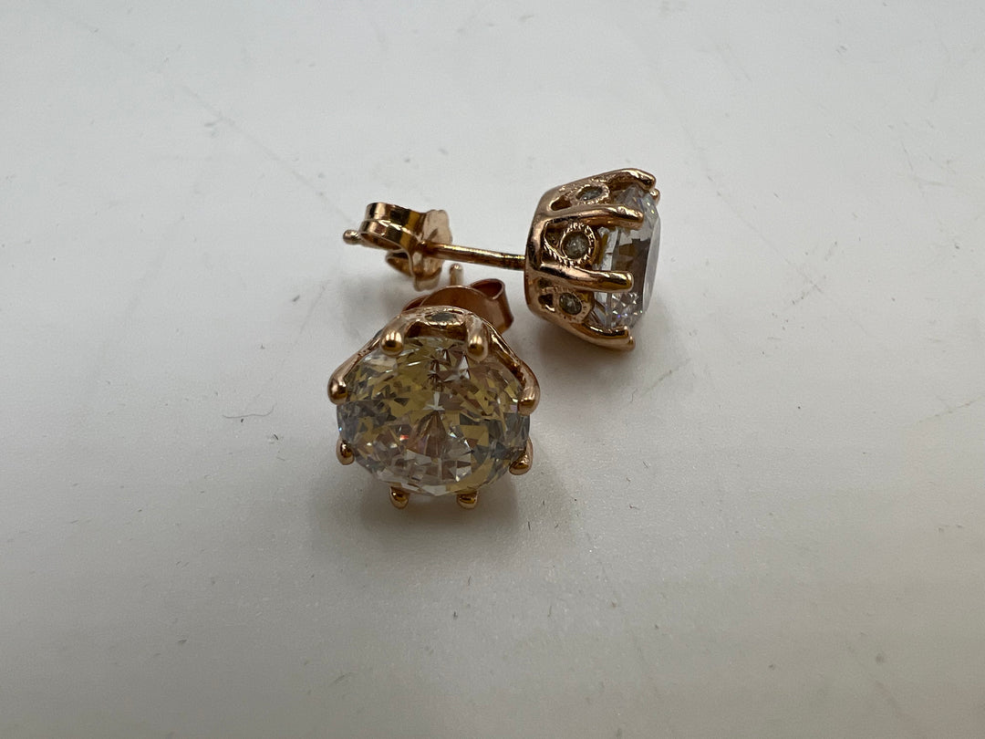 t920 Elegant Cubic Zirconia 925 Sterling Silver Stud Earrings